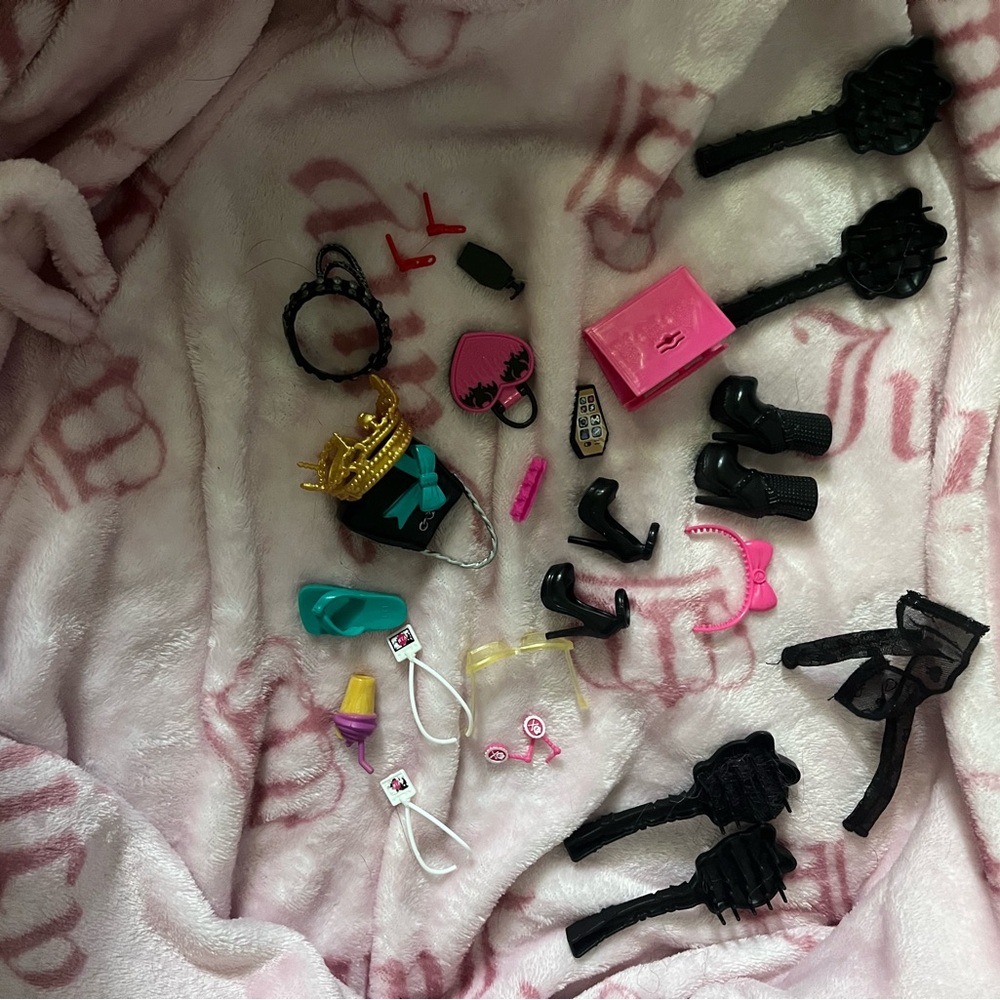 miscellaneous monster high accessories